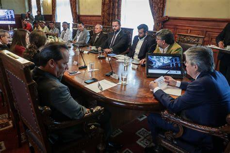 Reunión entre representantes del Gobierno y la FNMC sobre vivienda