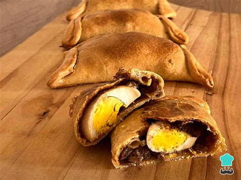 empanadas de pino chilenas recién horneadas