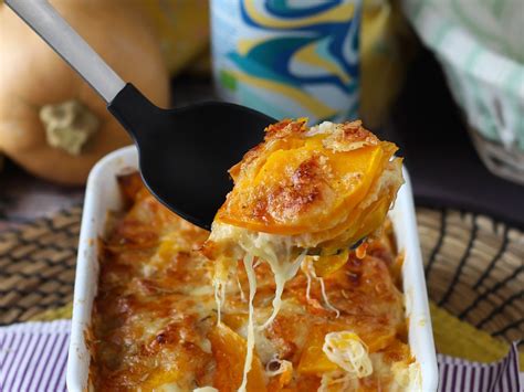 plato de gratinado de calabaza con queso fundido