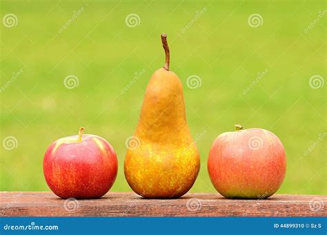 Pera y manzana frescas