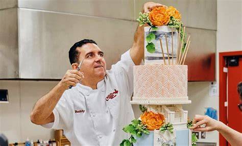 Buddy Valastro presentando una de sus creaciones