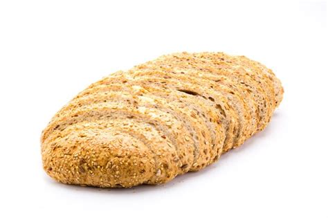 pan integral recién horneado con cereales