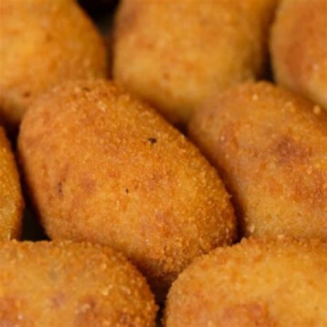 Croquetas recién hechas y doradas