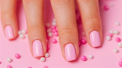 Uñas rosa pastel monocromáticas