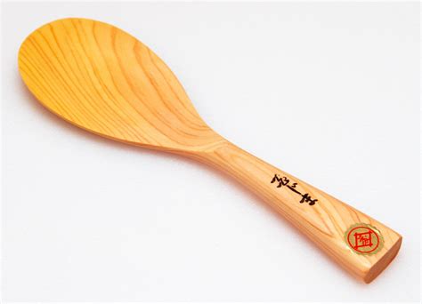 Hangiri y shamoji para arroz de sushi