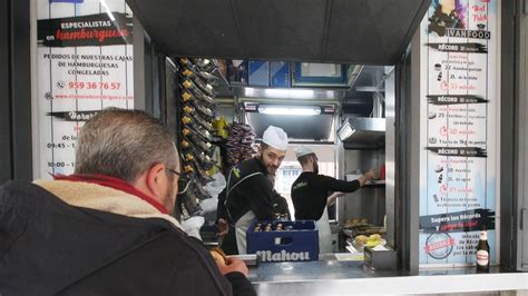 Puesto de Hamburguesas Hermanos Rodríguez en la Plaza de las Monjas