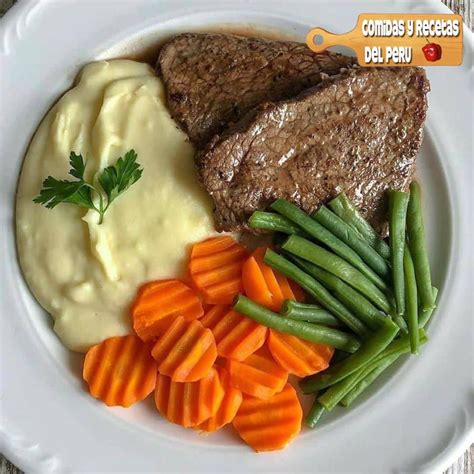 Esquema de las capas: base de carne con verduras, puré de patata y cobertura de queso gratinado