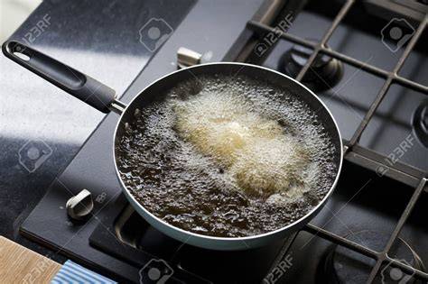 Sartén con aceite caliente