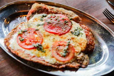 Milanesa napolitana, un clásico argentino en Locos x el Asado