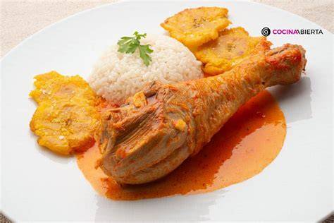Plato de muslos de pavo con arroz blanco
