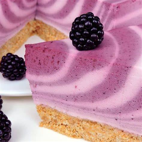 Tarta de yogur light con moras