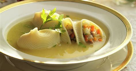 Sopa rellena lista para servir