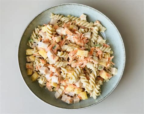 Plato de pasta hawaiana
