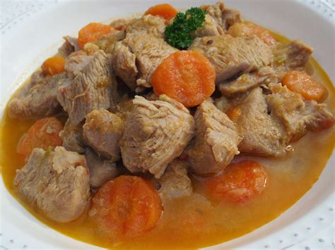 Thermomix cocinando estofado de pavo con Varoma