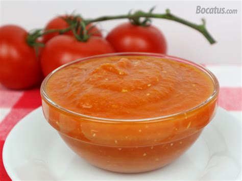 Tomate frito casero terminado con textura suave