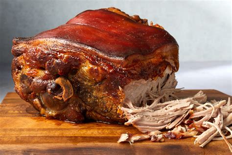 Proceso de inyección de adobo en el pernil