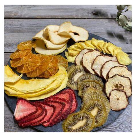 Variedad de frutas y verduras deshidratadas