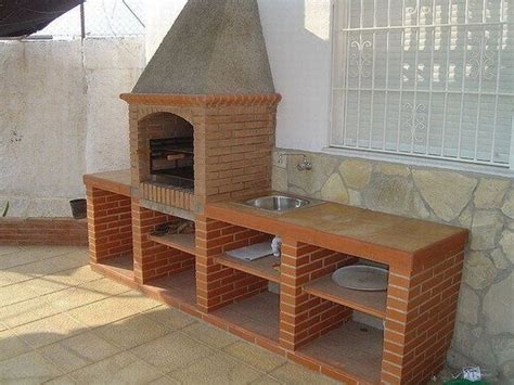 Herramientas de construcción para una barbacoa de obra