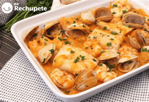 Ingredientes frescos para merluza a la marinera