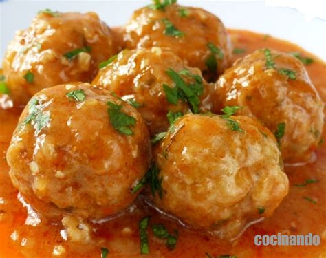Albóndigas de pollo en salsa