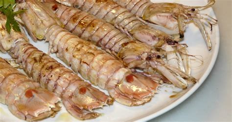 Galeras frescas en un mercado de pescado