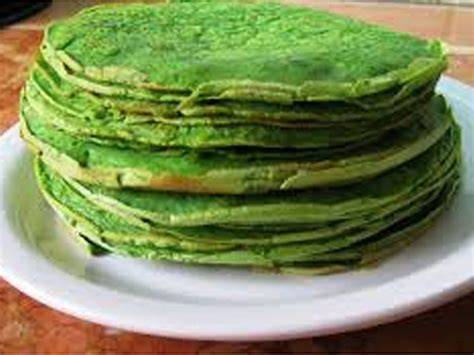 Panqueques de acelga en un plato