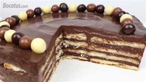 Tarta de galletas con crema pastelera y cobertura de chocolate