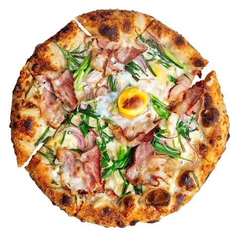 Pizza carbonara recién horneada