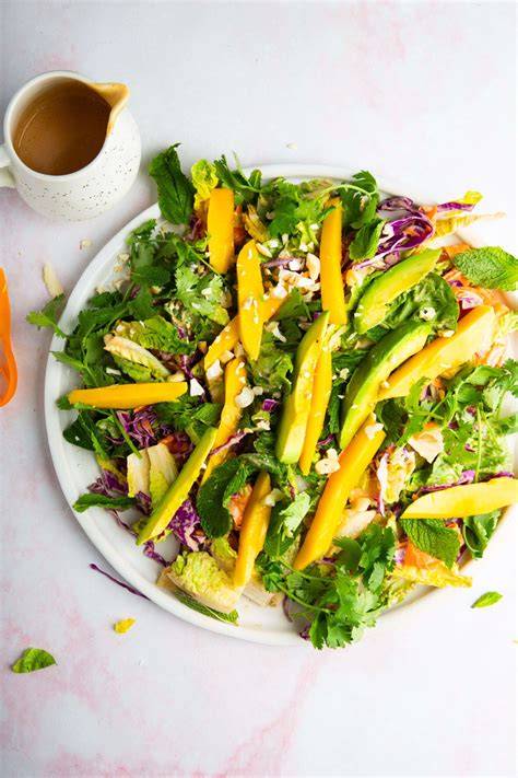 Ensalada con beicon crujiente y aderezo de yogur