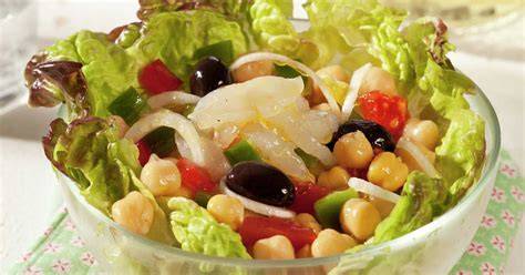 Ensalada de yogur lista para llevar en un táper