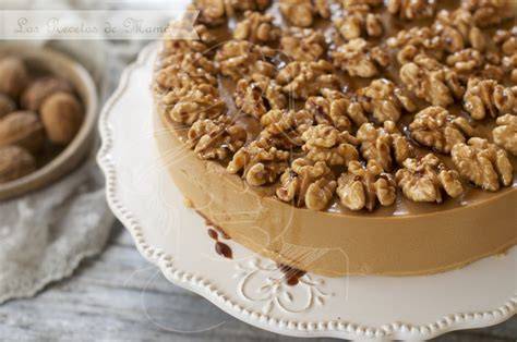 Tarta de nata y nueces con glaseado espejo