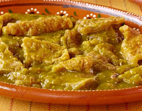 Guiso de plátano verde con chicharrón
