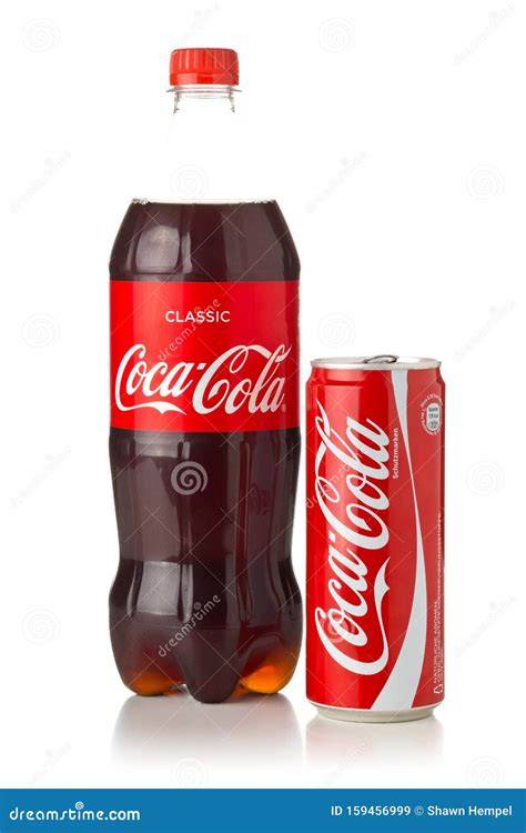 Lata y botella de Coca-Cola Lemon