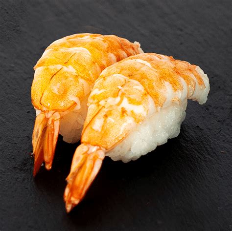 Nigiri sushi de salmón y gambas