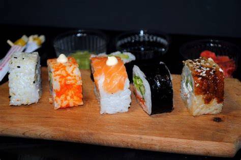 Tabla con ideas de rellenos para sushi