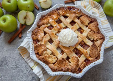 Tarta de manzana americana con rejilla de masa