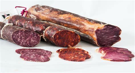 Diferentes tipos de embutidos extremeños: jamón, paleta, lomo