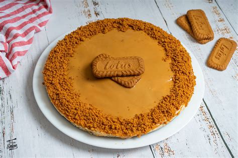 Decoración de la tarta de Lotus con galletas trituradas