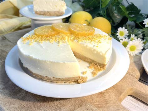Tarta de limón y nata con base de galletas