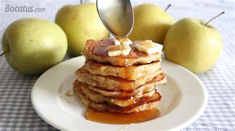 Tortitas de manzana decoradas con frutas