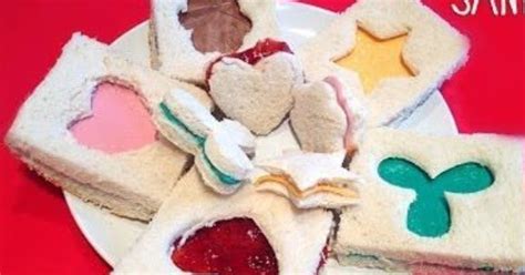 Sándwiches con formas de animales y caras sonrientes