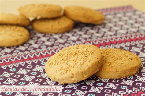 Mantecados caseros variados con sésamo, azúcar glas y sin decorar