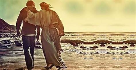 Jesús caminando con personas en la vida cotidiana
