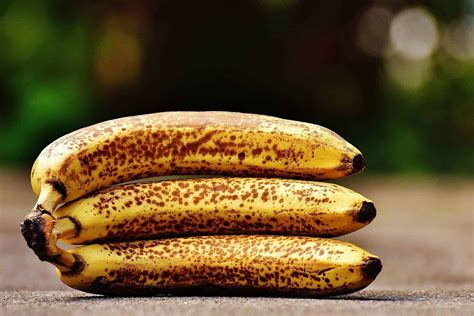 Plátanos maduros para hacer torta de banana