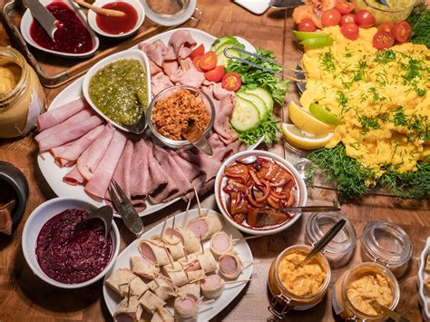 Mesa tradicional de Smörgåsbord sueco