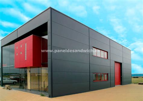 Ejemplos de fachadas de viviendas con panel sándwich