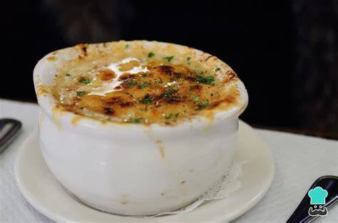 Sopa de cebolla gratinada