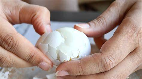 Técnica de pelado de huevos cocidos