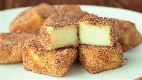 Plato de Leche Frita tradicional, espolvoreada con azúcar y canela