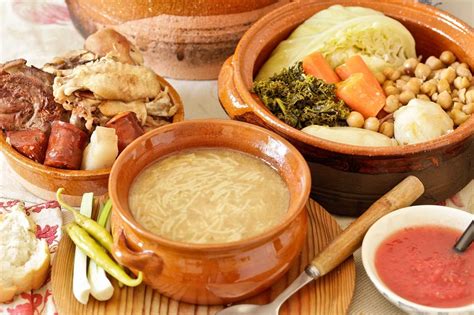 Ingredientes frescos para el cocido montañés